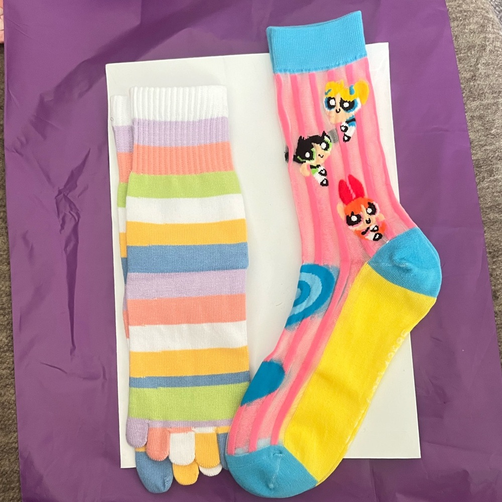 2/$17 Novelty socks bundle New - Picture 2 of 3